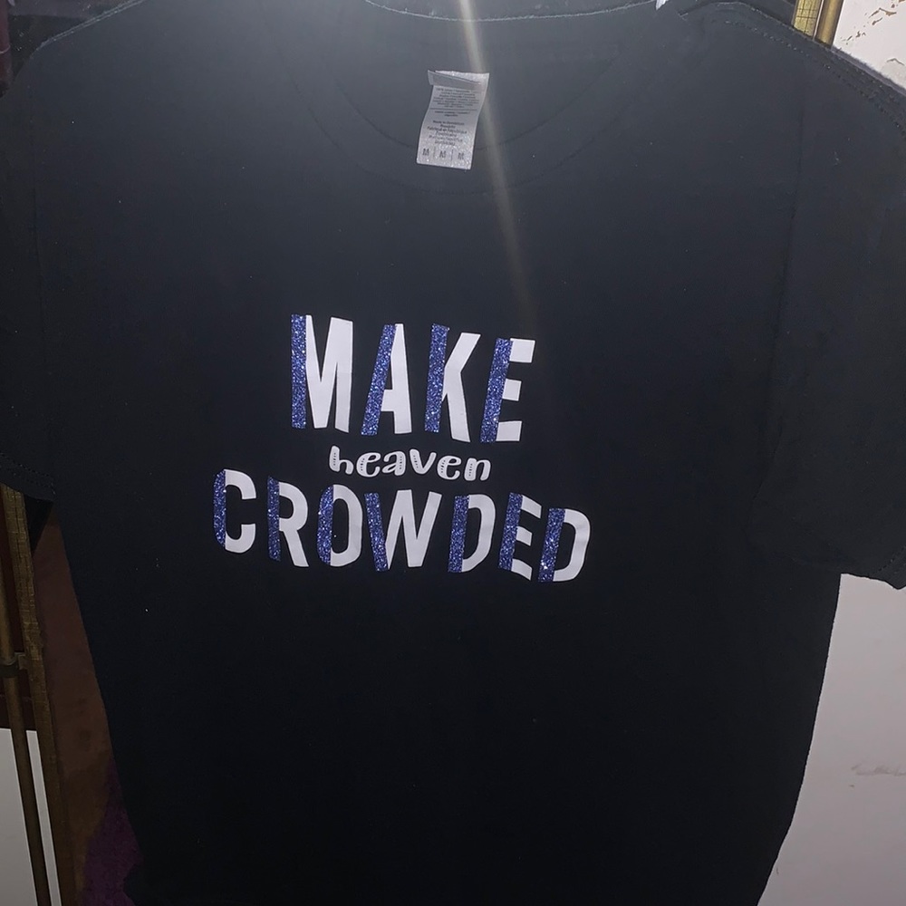 Unisex Gildan - Black Shirt - Size Medium